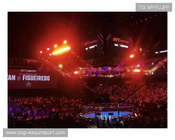 UFC选手比赛中突然推镜头：热血与激情的意外瞬间