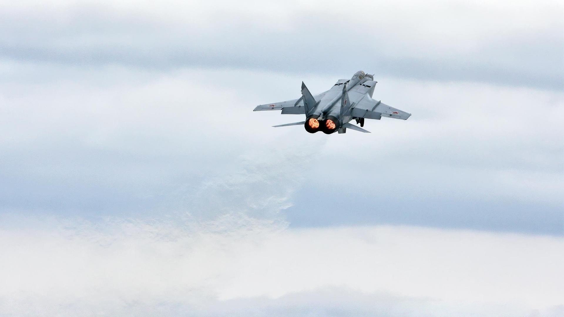 特斯·冯·迪克:用灵动的脚步和精准的分球,为南非队打破僵局,冯斯特拉克 双子